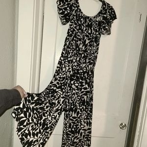 Wide legged jumpsuit casual